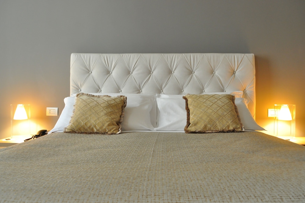 Hnn Luxury Suites photo5