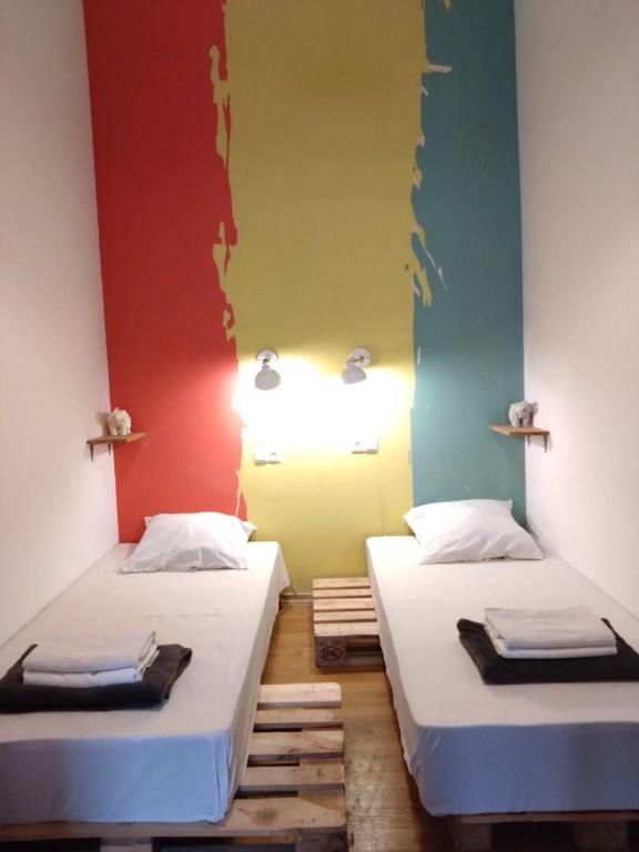 Female Dorm, Female Only, 4 Beds, Twin Beds, 2 Bunk Beds