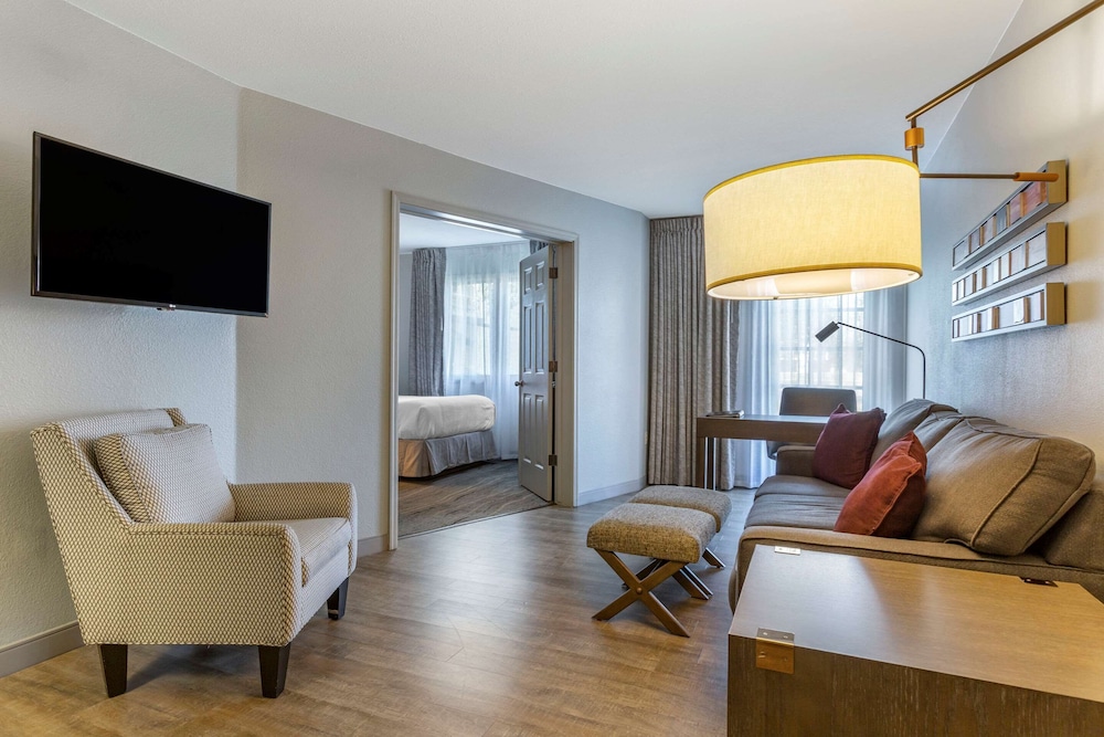 Windmill Suites Surprise - Phoenix, Ascend Hotel Collection 18/37