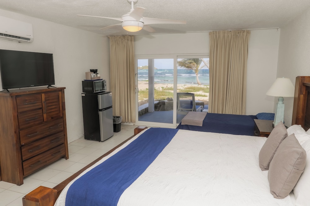 THE PALMS AT PELICAN COVE 40/66