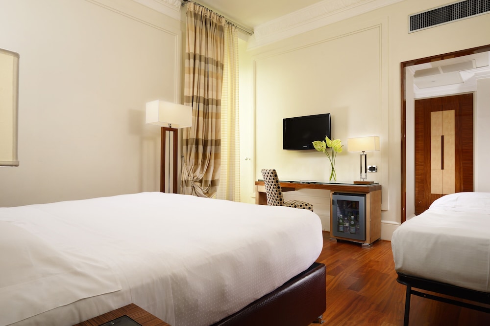غرفة سوبيريور ثلاثية بسرير مزدوج وسرير فردي، UNAHOTELS Deco Roma 2/6