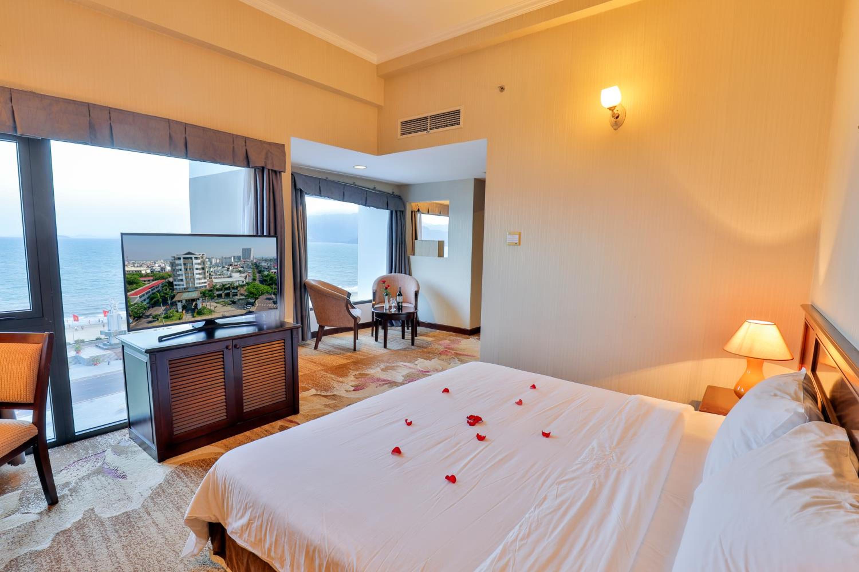 Saigon, Suite