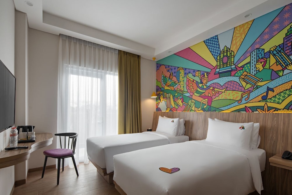 MaxOneHotels at Kota Harapan Indah Bekasi 15/32