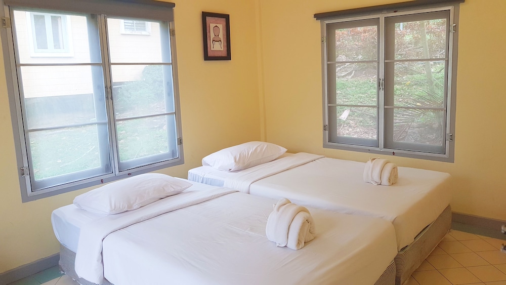 Brookside Valley Resort 13/77