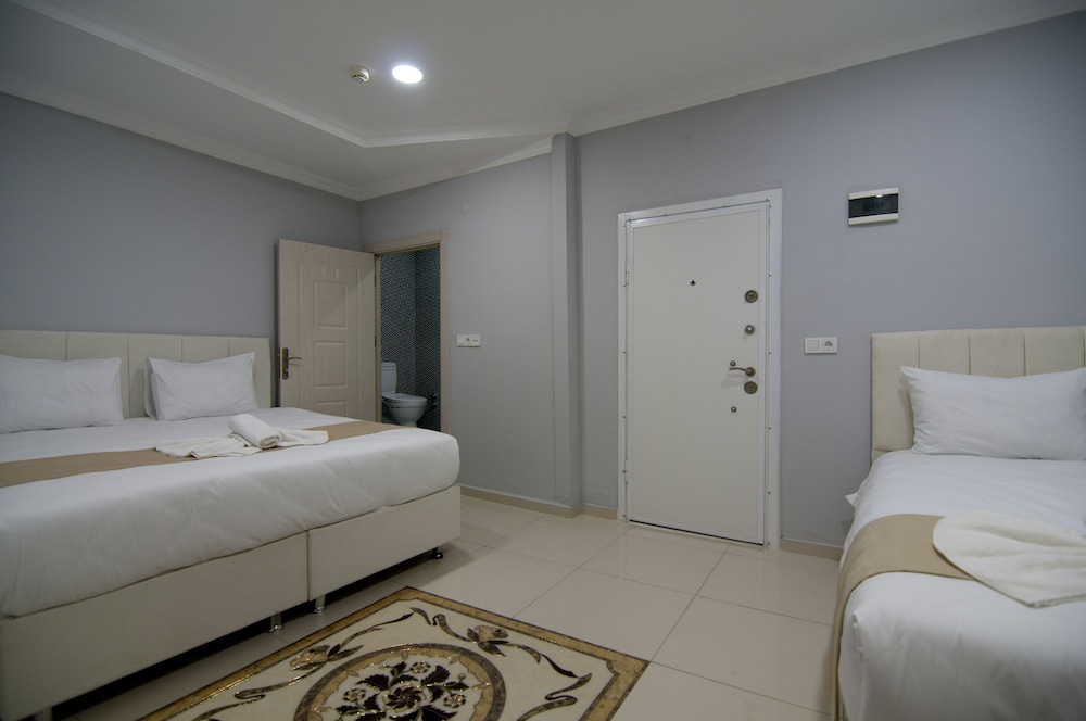 Istanbul Palace Hotel 8/40