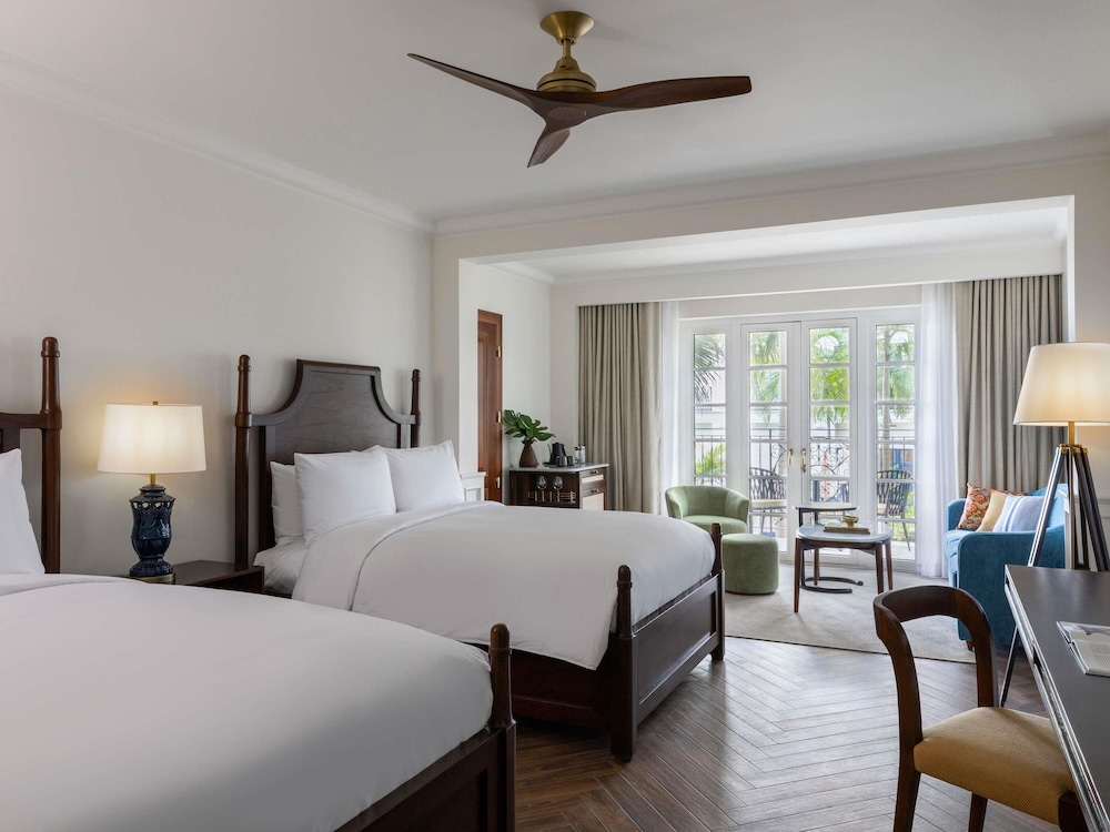 2 Double Beds, Plaza View