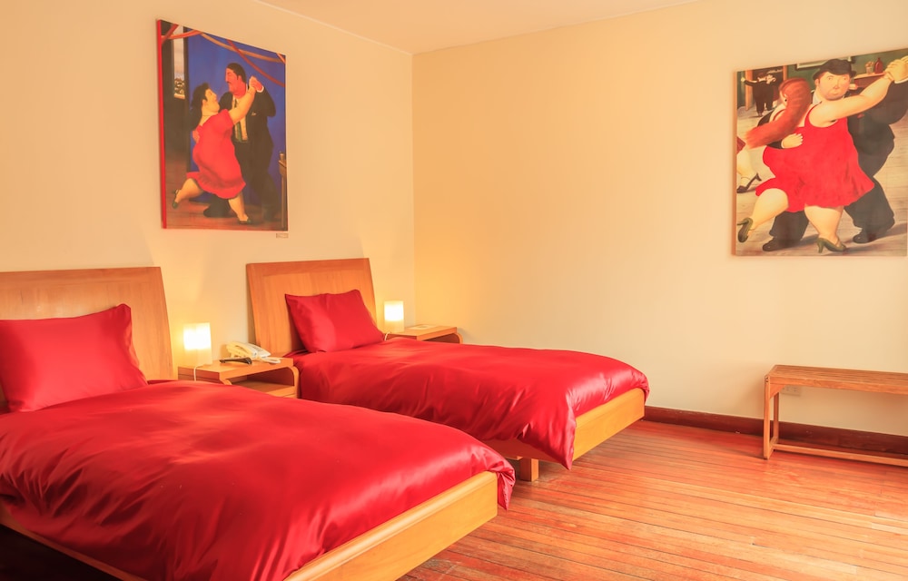 Hotel Casa Deco 6/25