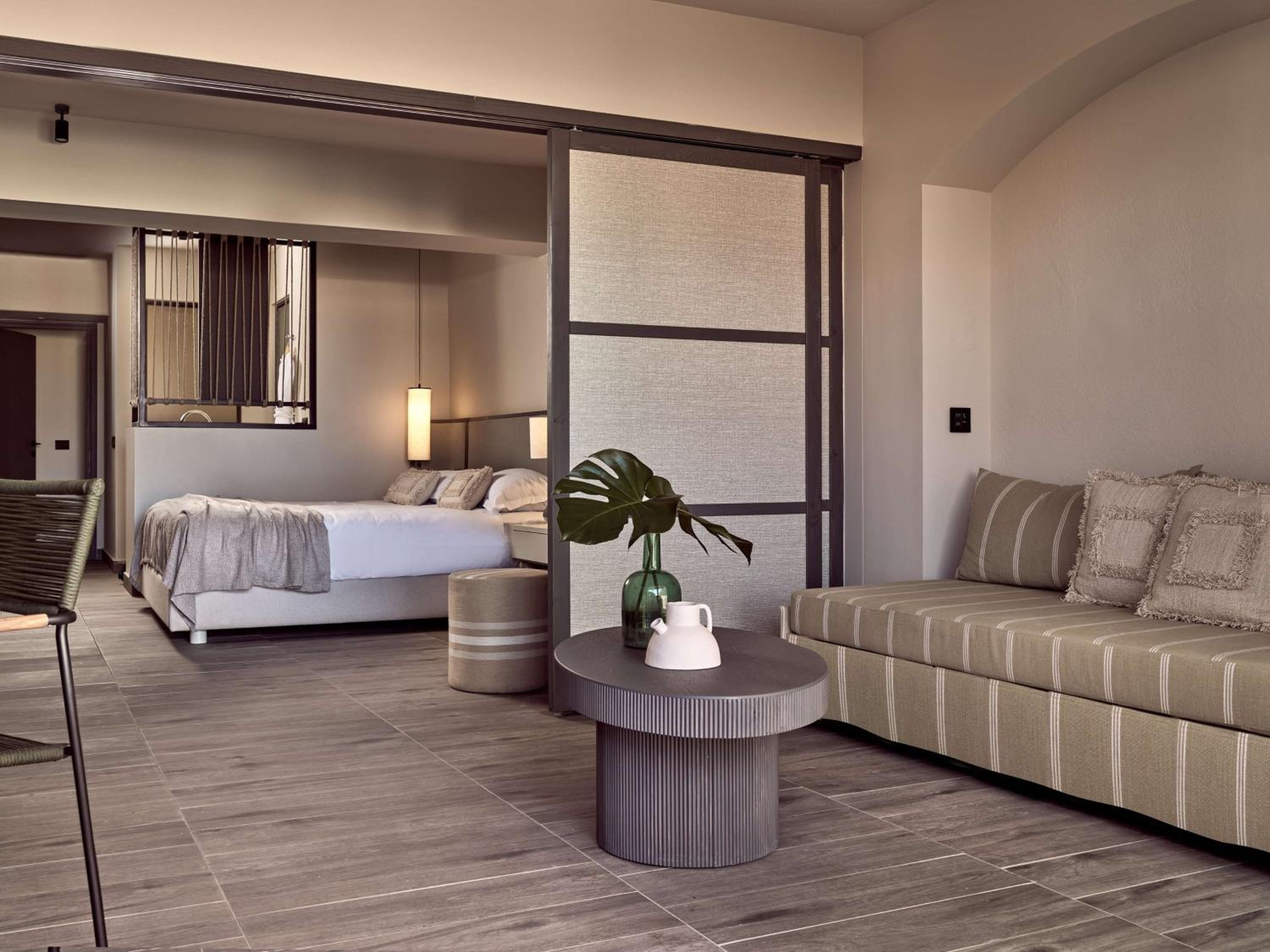 1 BEDROOM, EVERGREEN, SUITE, KING BED, TERRACE