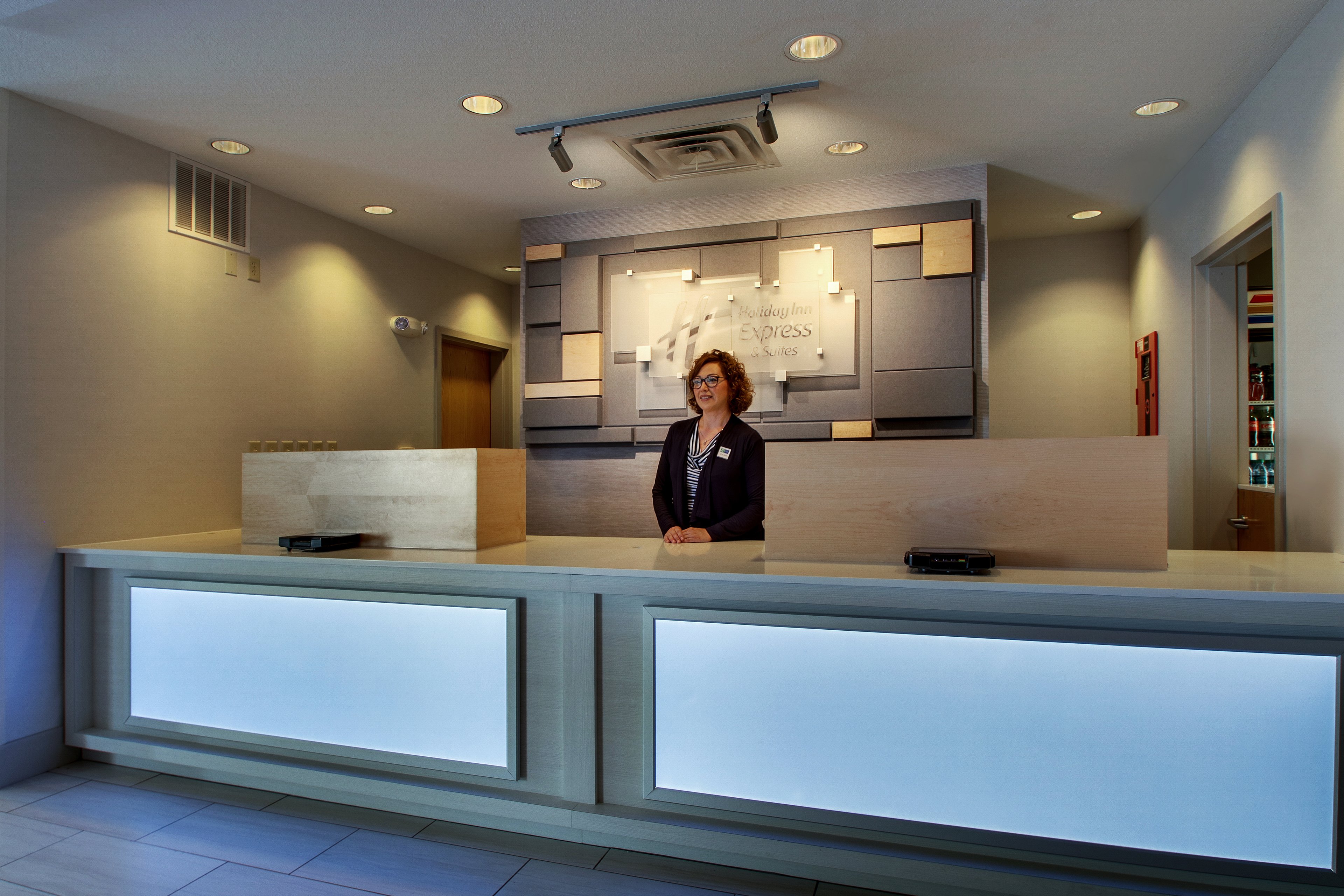 Holiday Inn Express Suites Morris 4/49