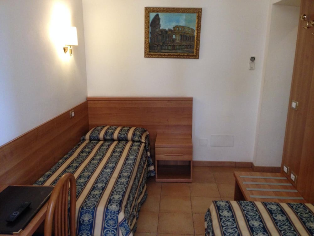 Hotel Bolognese 1/32