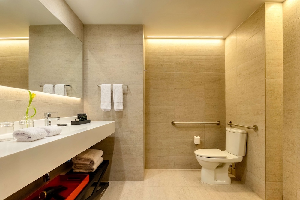 Hyatt Centric Las Condes Santiago 12/80