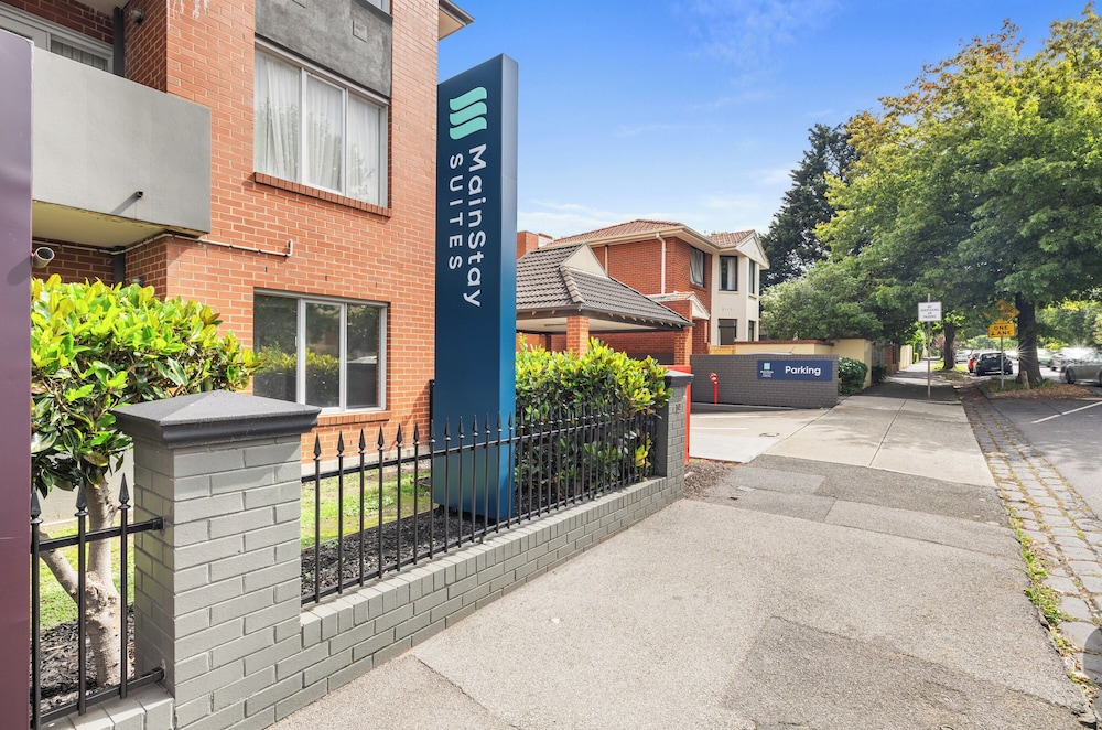 MainStay Suites Kew 53/60