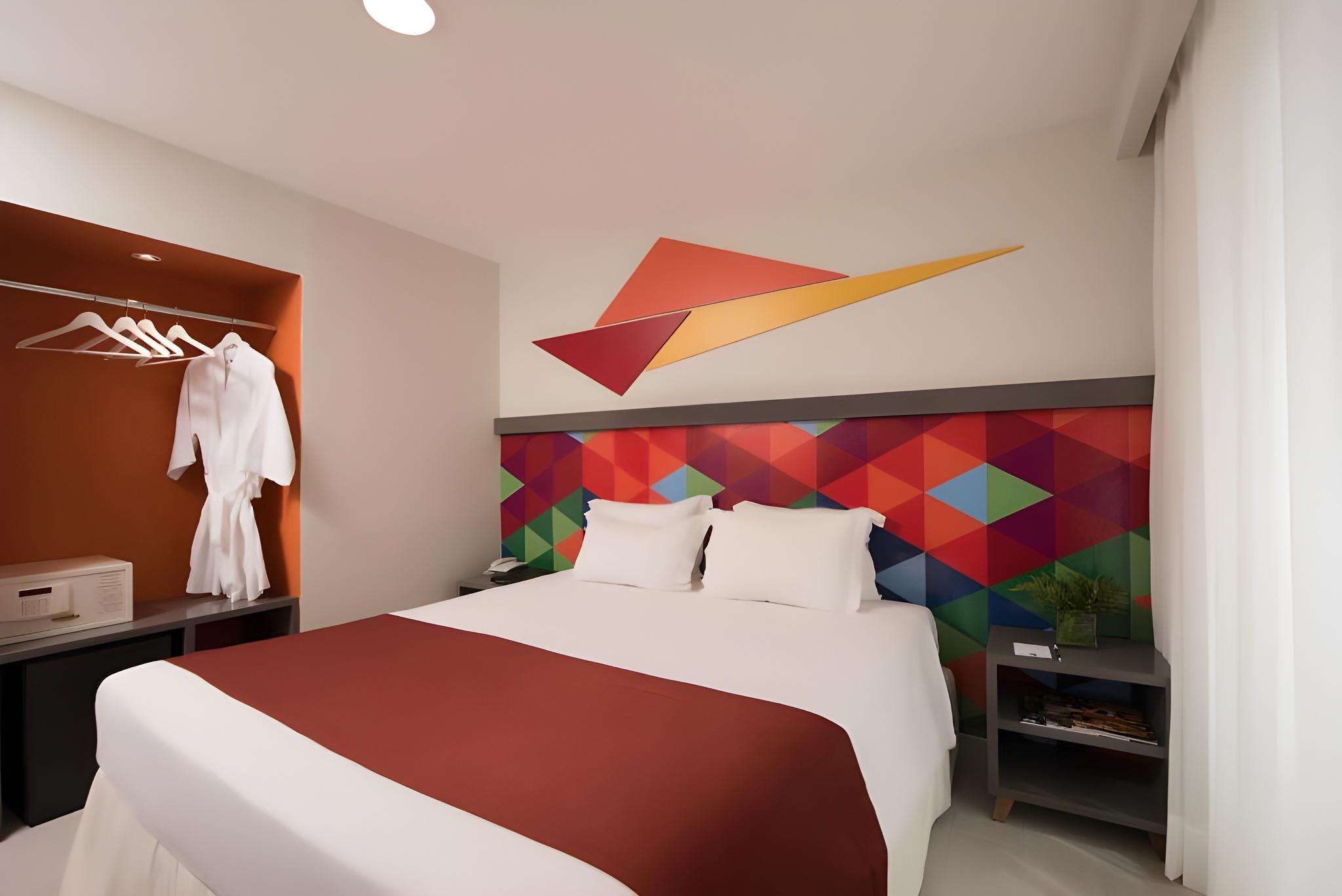 Plus, Deluxe, Single, 1 Queen and 1 Single Bed