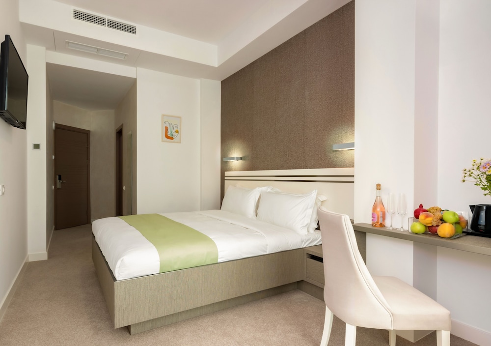 Dave Hotel Yerevan 6/25