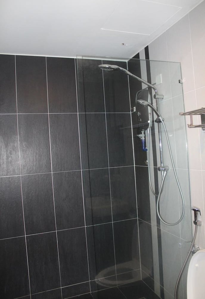 T Hotel Jalan Tar 20/45
