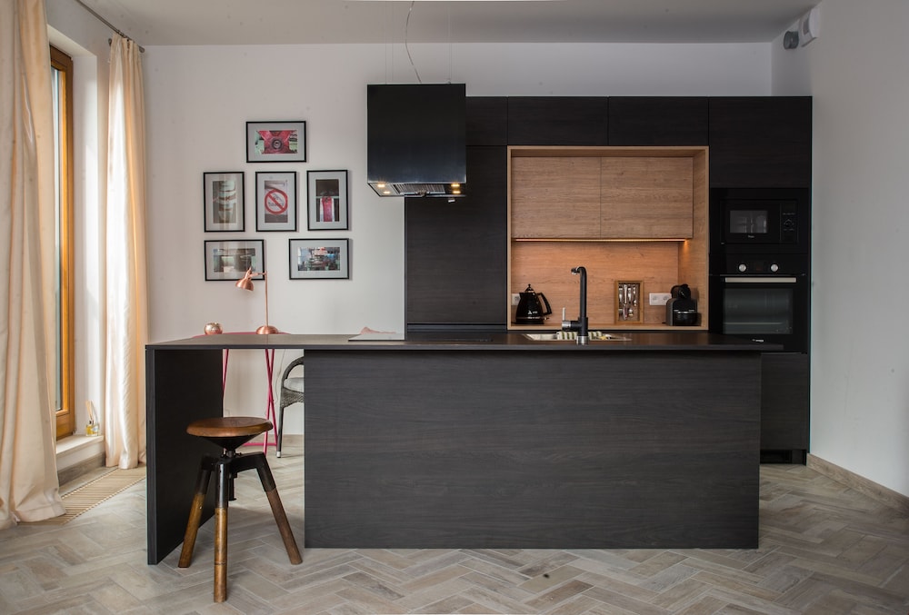 P&J Apartments 4/50