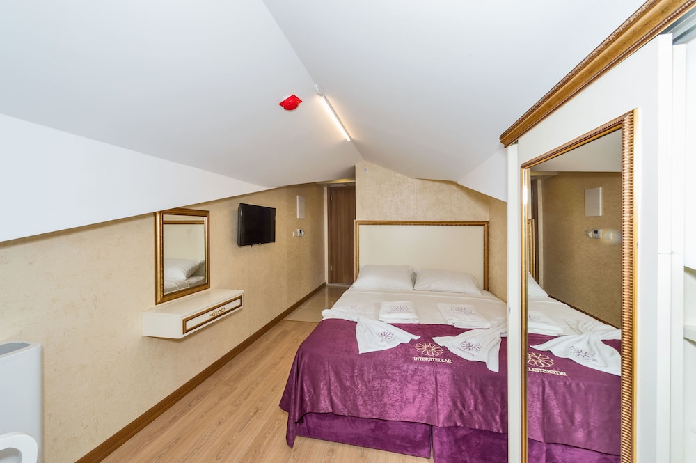 INTERSTELLAR HOTEL 11/59