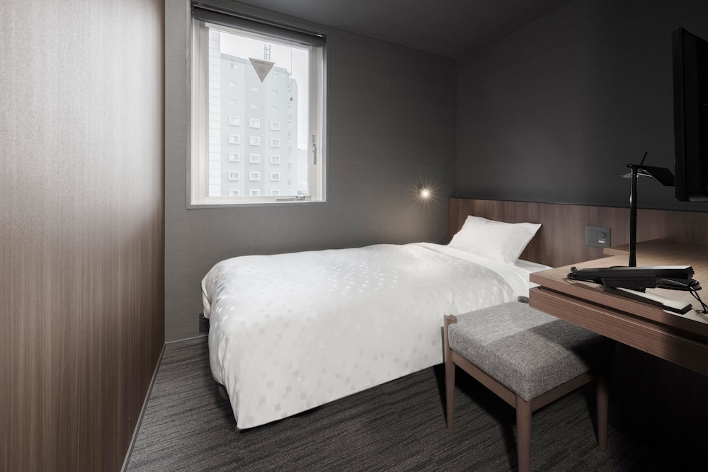 ROOM, SINGLE