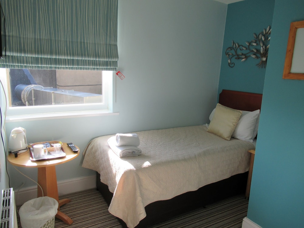 ROOM, SINGLE