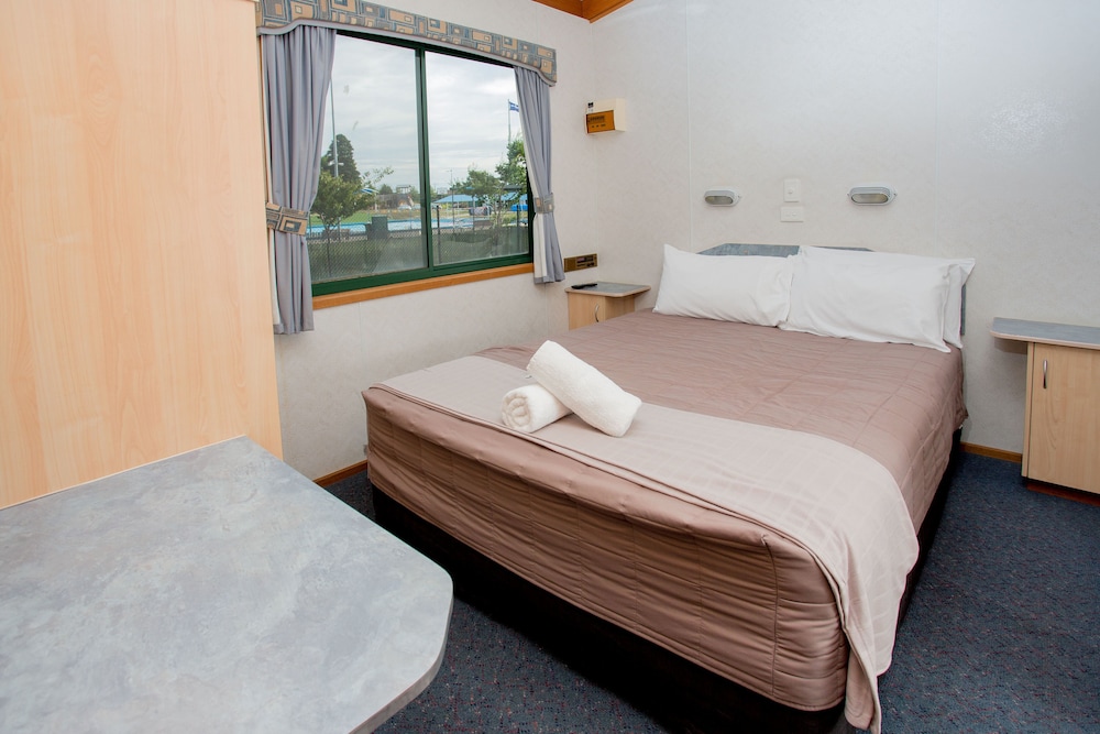EUREKA STOCKADE HOLIDAY PARK 20/80