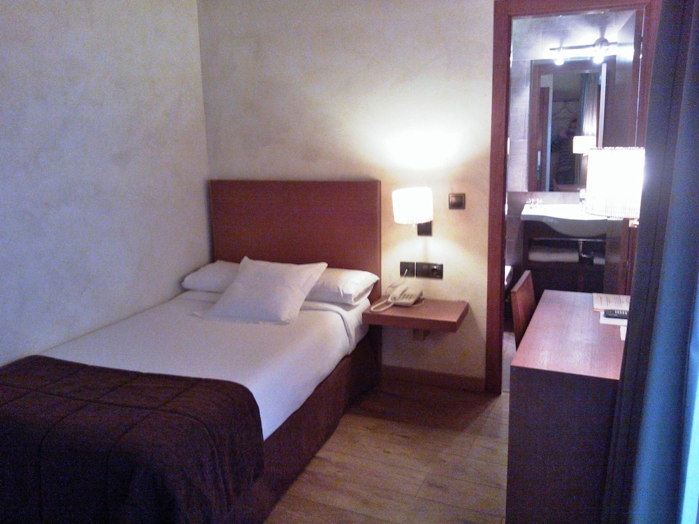 Hotel Las Leyendas 8/60