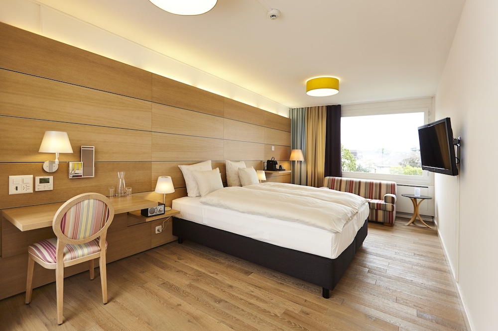 ROOM, DOUBLE BED, LARGE