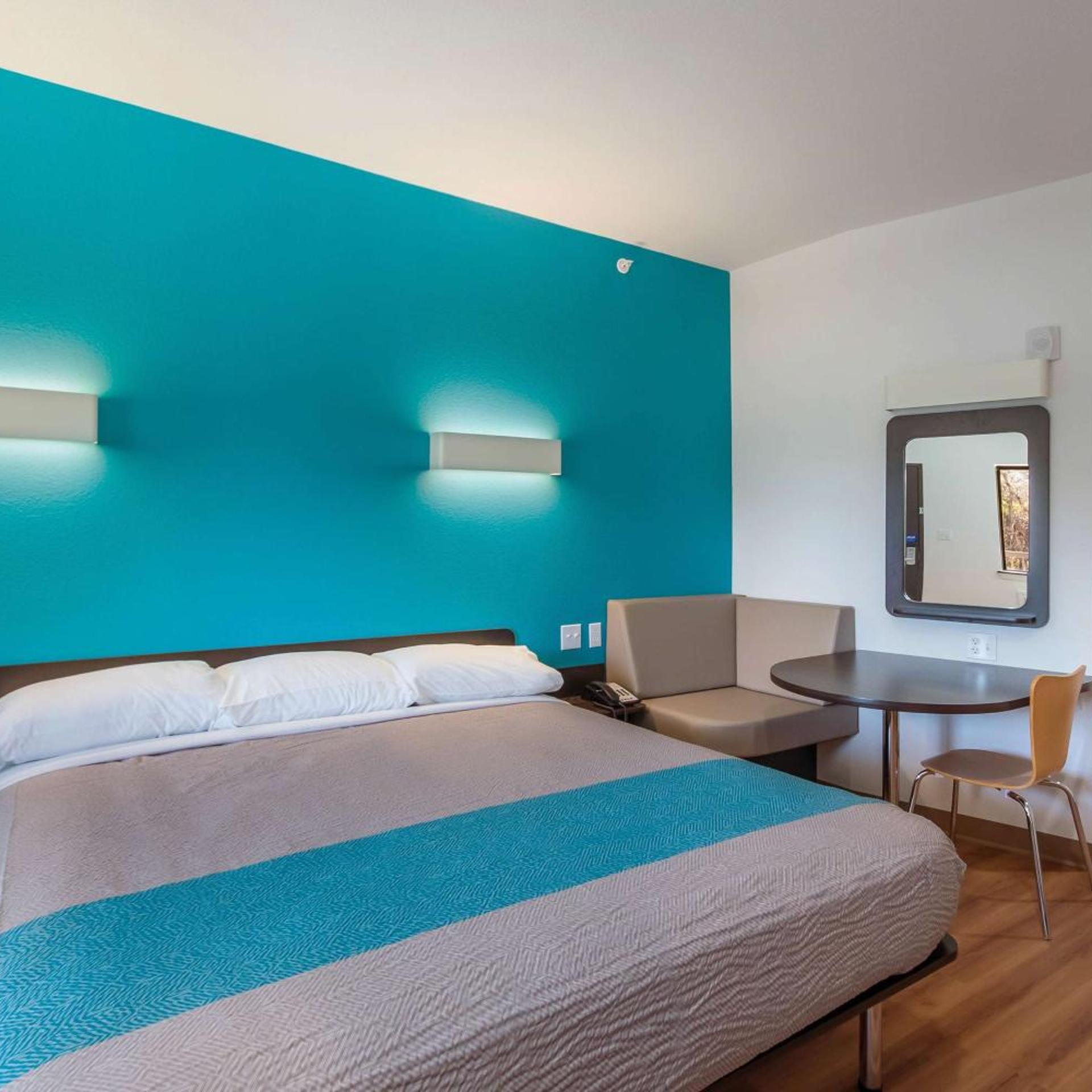 Room, King Bed, Smoking, Accessible, Motel6 Channelview, TX 6/10