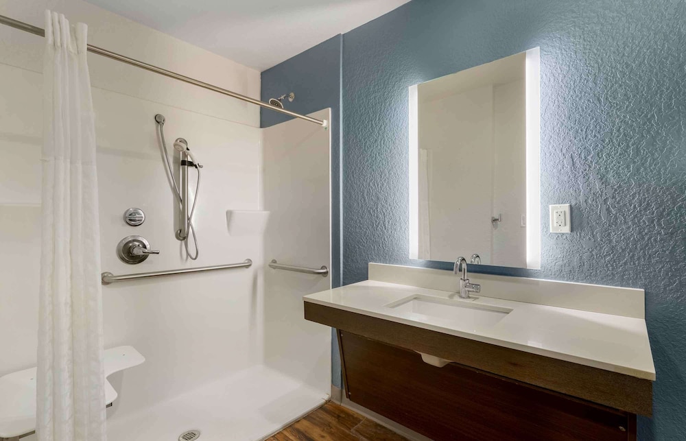 Extended Stay America Select Suites - Tampa - Northeast 21/24