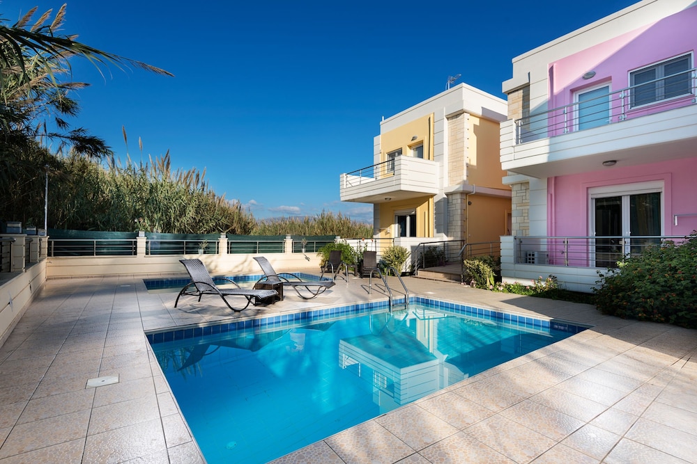 Kronos Villas 24/27