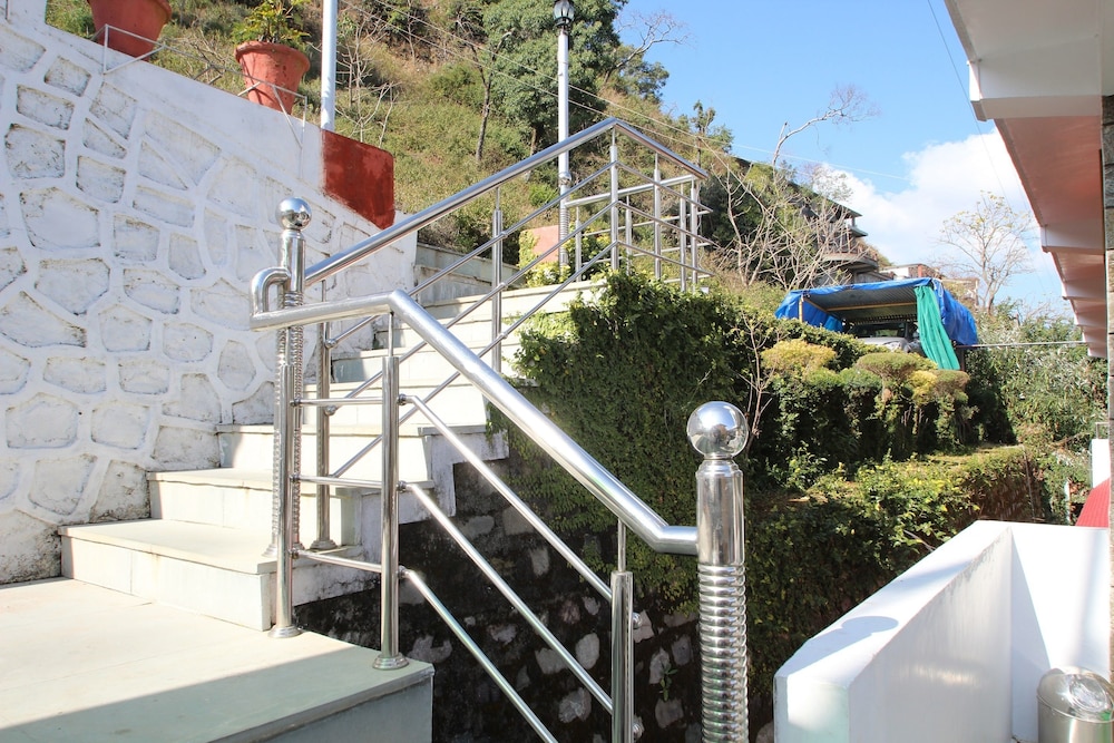 Hotel Lake Inn Bhimtal 18/21