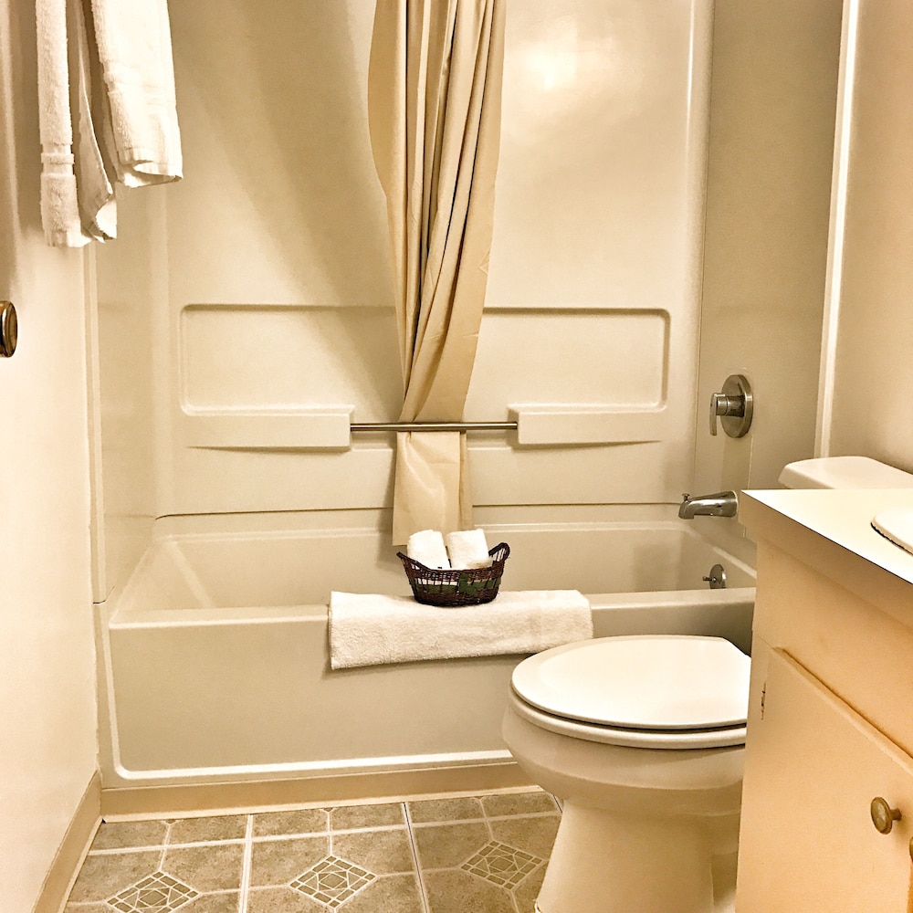 Adirondack Efficiencies Ex Econo Lodge Watertown 42/43