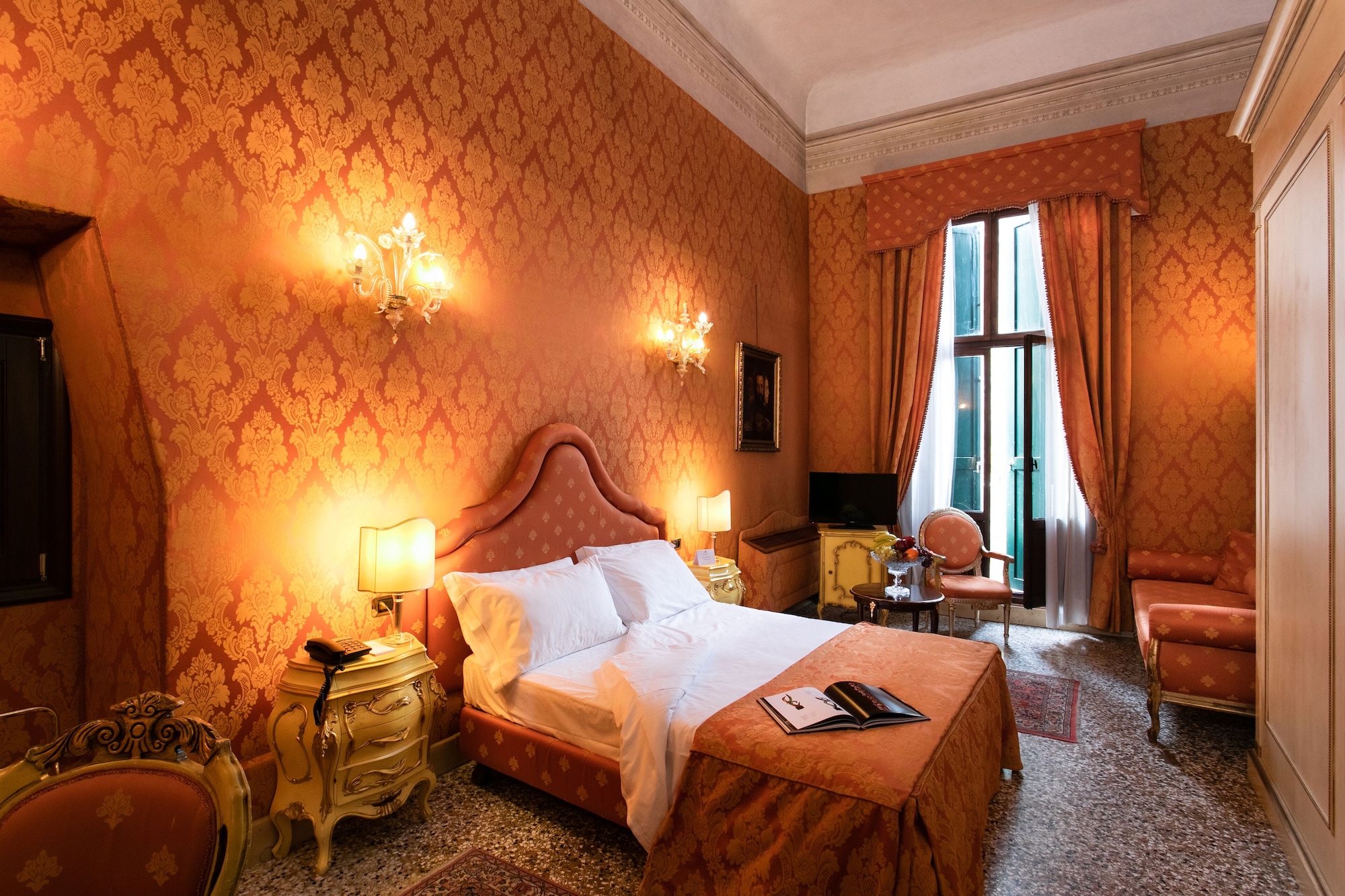 Junior Suite, Canal View