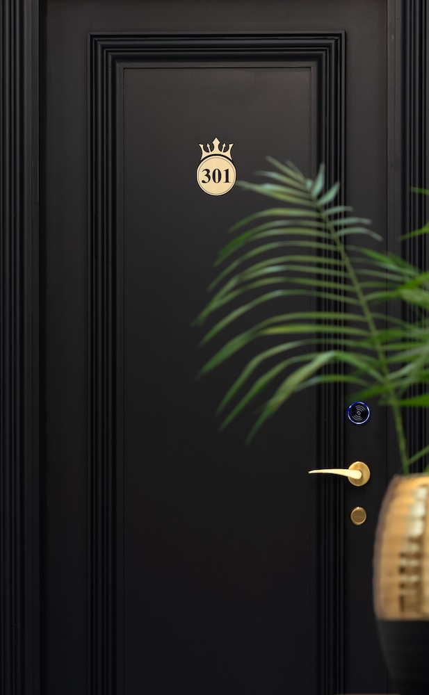 Praxitelous Luxury Suites 24/50