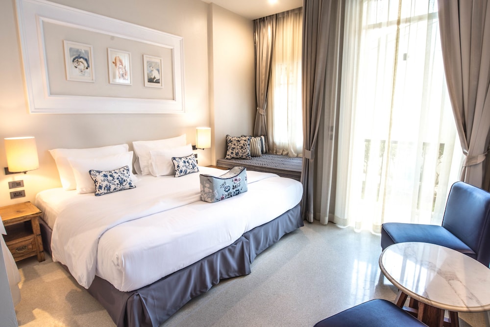 LITTLE NYONYA HOTEL 13/50