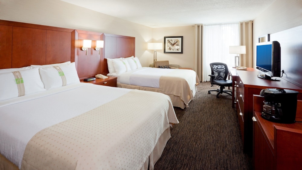 Holiday Inn Oakville Centre 15/81