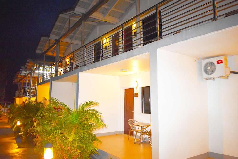 Airport Ace Hotel 36/66