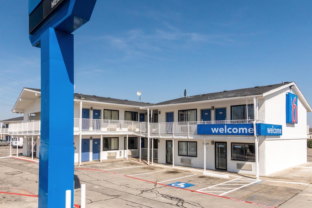 Motel6 Fort Worth, TX - North photo5
