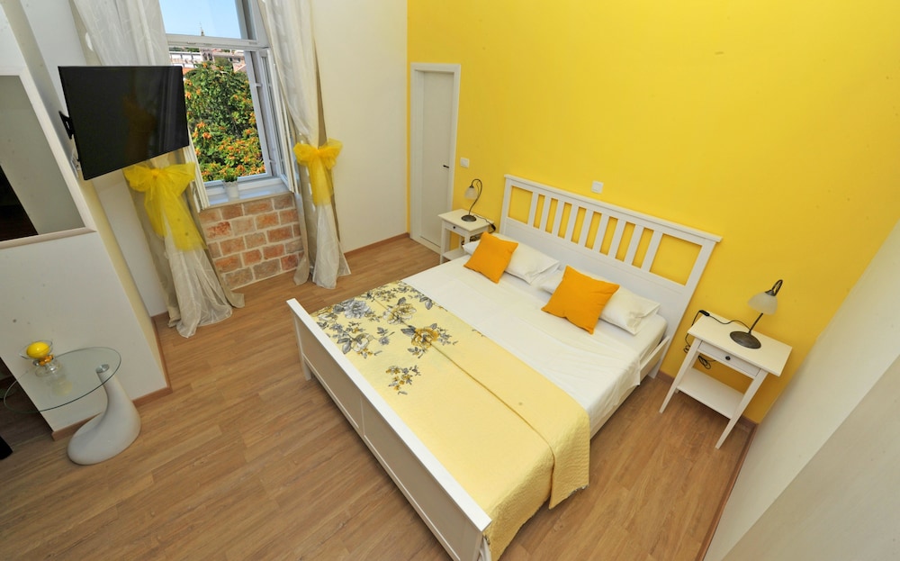 Nirvana Luxury Rooms 54/82