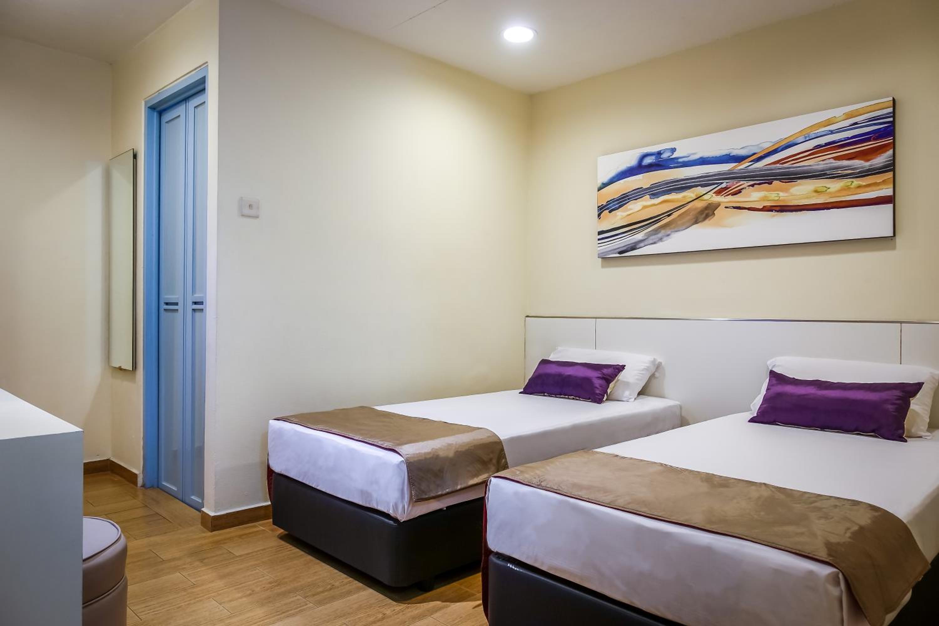 SUPERIOR, TWIN BEDS
