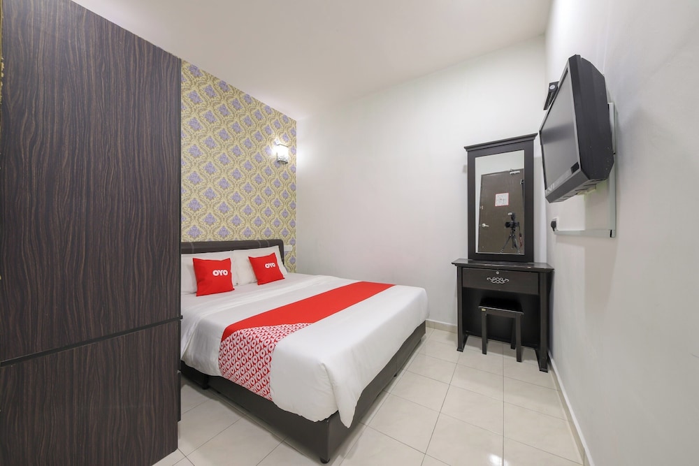 OYO 89497 Dream Nur Hotel 24/32