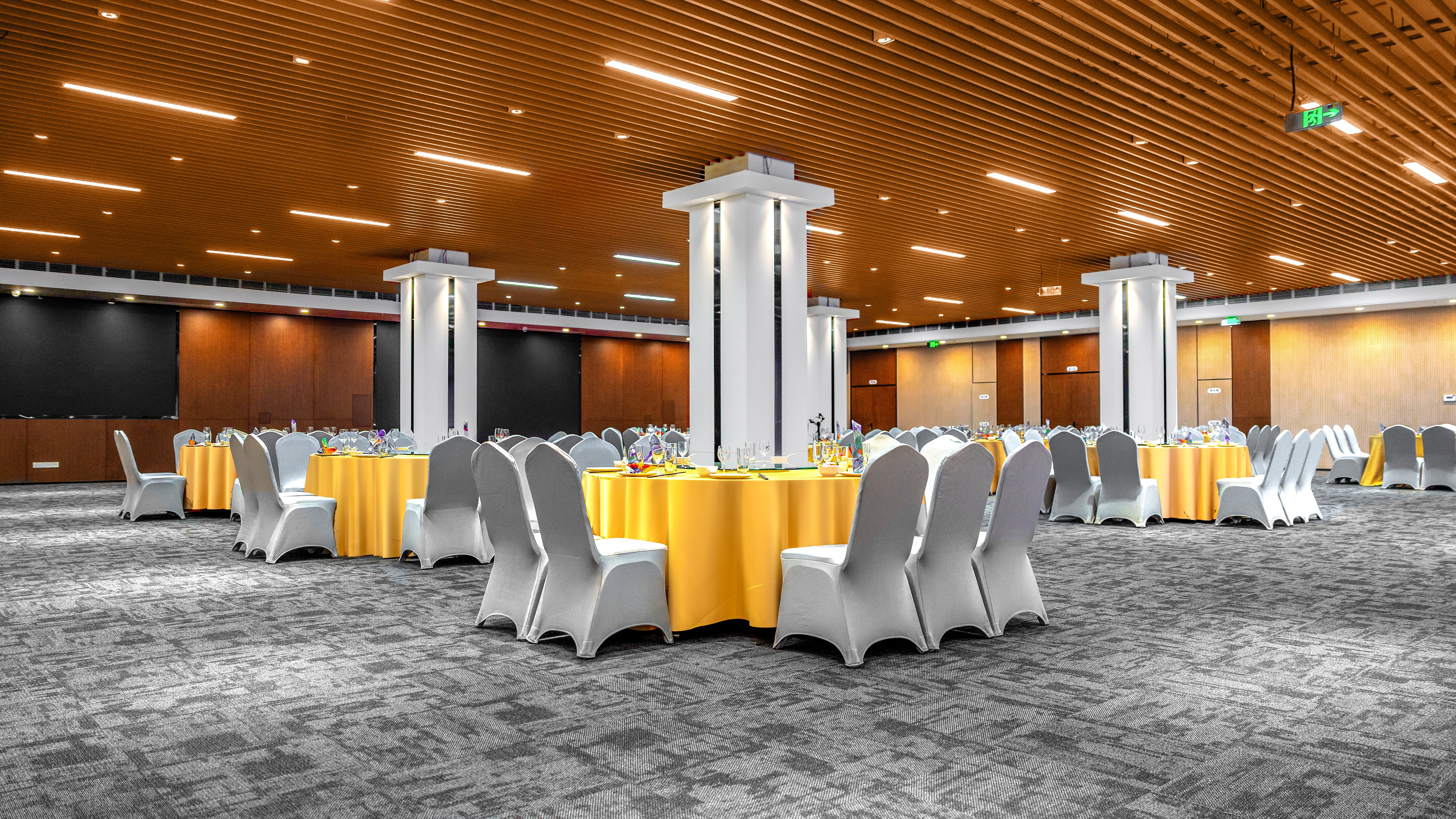 Holiday Inn Express Rongcheng Science and Technology Park 48/53