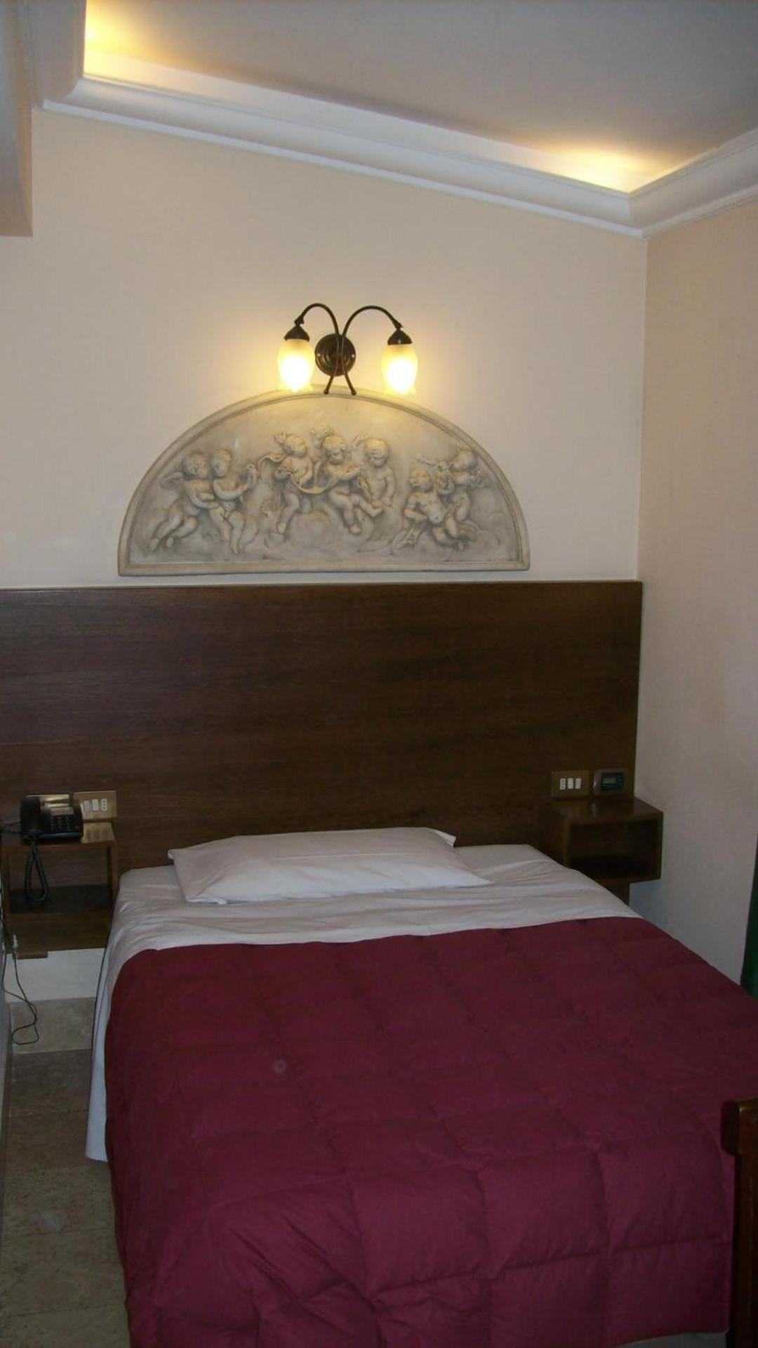 ROOM, SINGLE