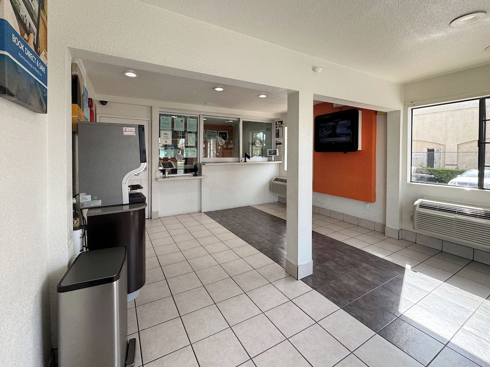 Studio6 Suites Bellflower, CA - Los Angeles 9/40