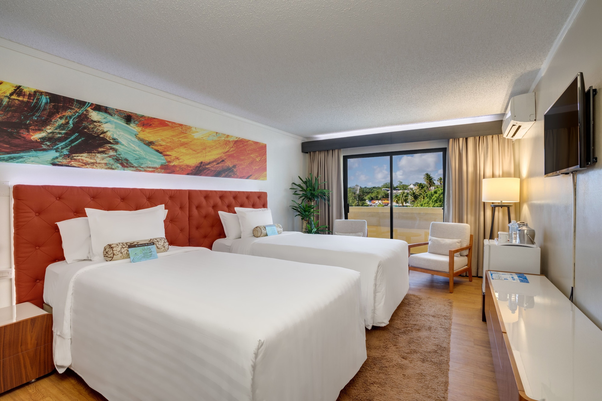 SUITE, TWIN BEDS