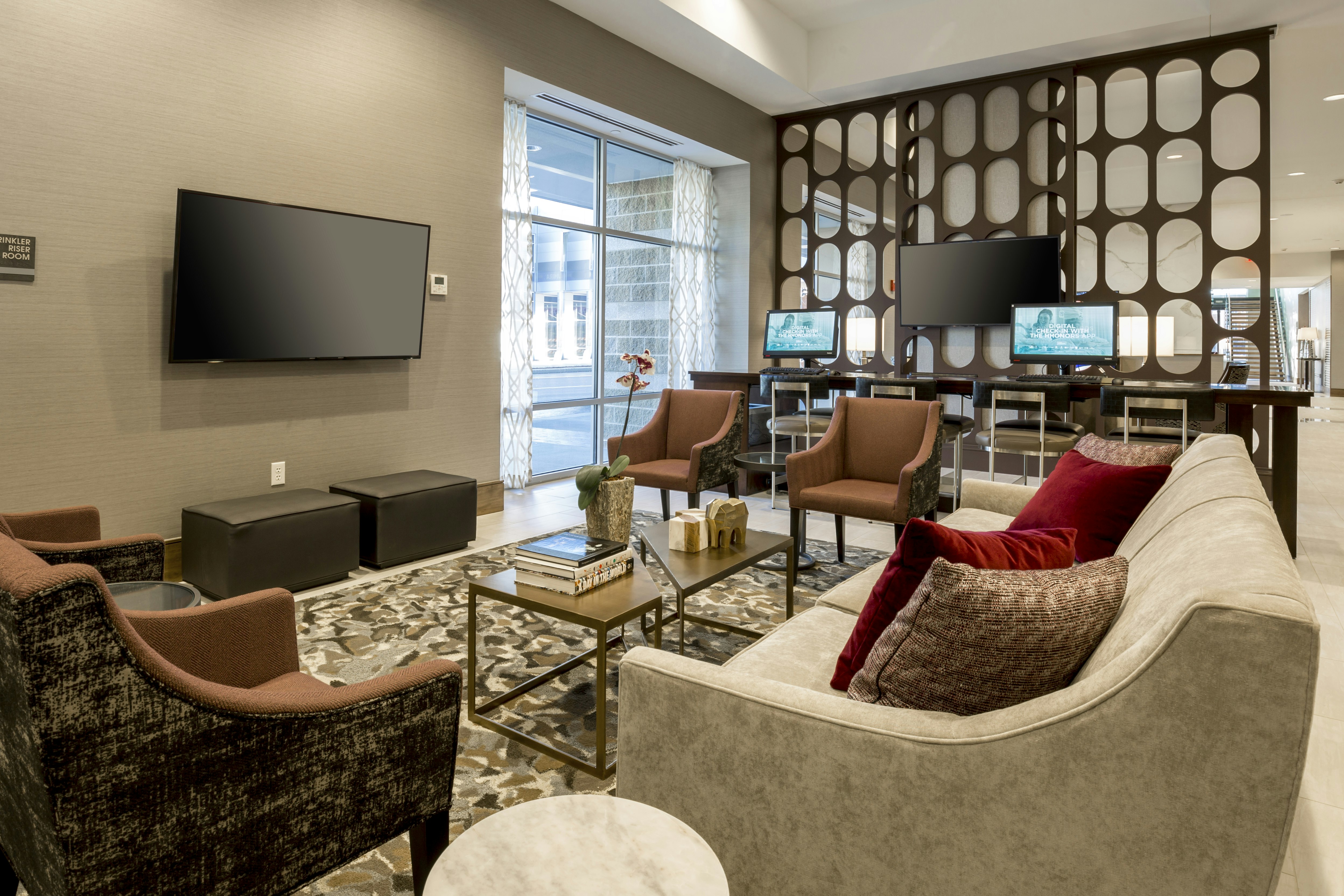 DOUBLETREE BY HILTON EVANSVILLE 65/74