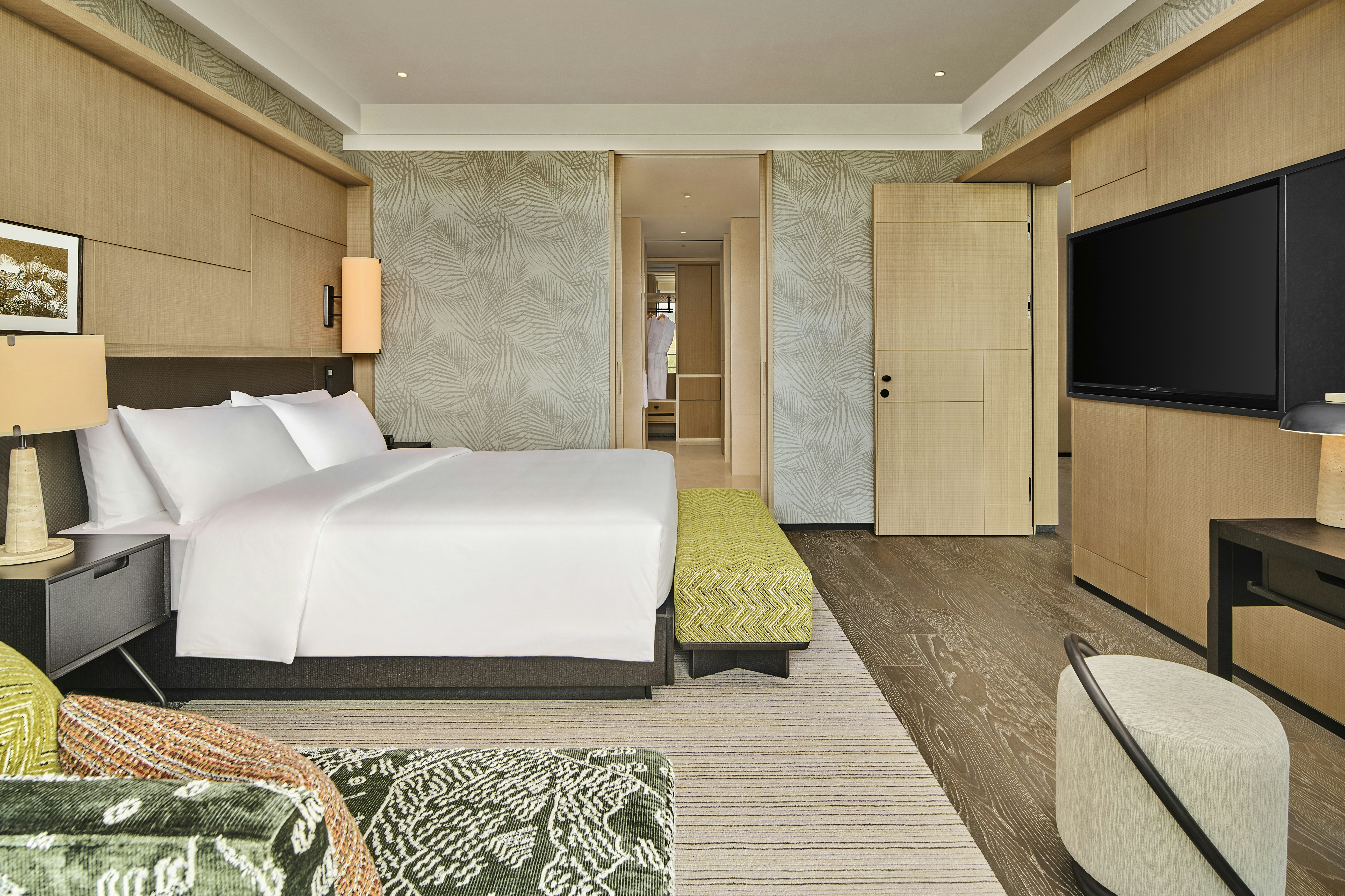 PREMIUM, SUITE, KING BED