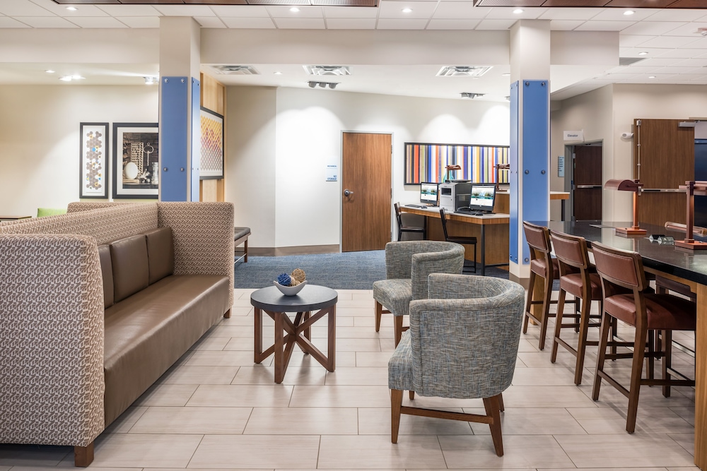 Holiday Inn Express Suites St Louis Chesterfield 29/46