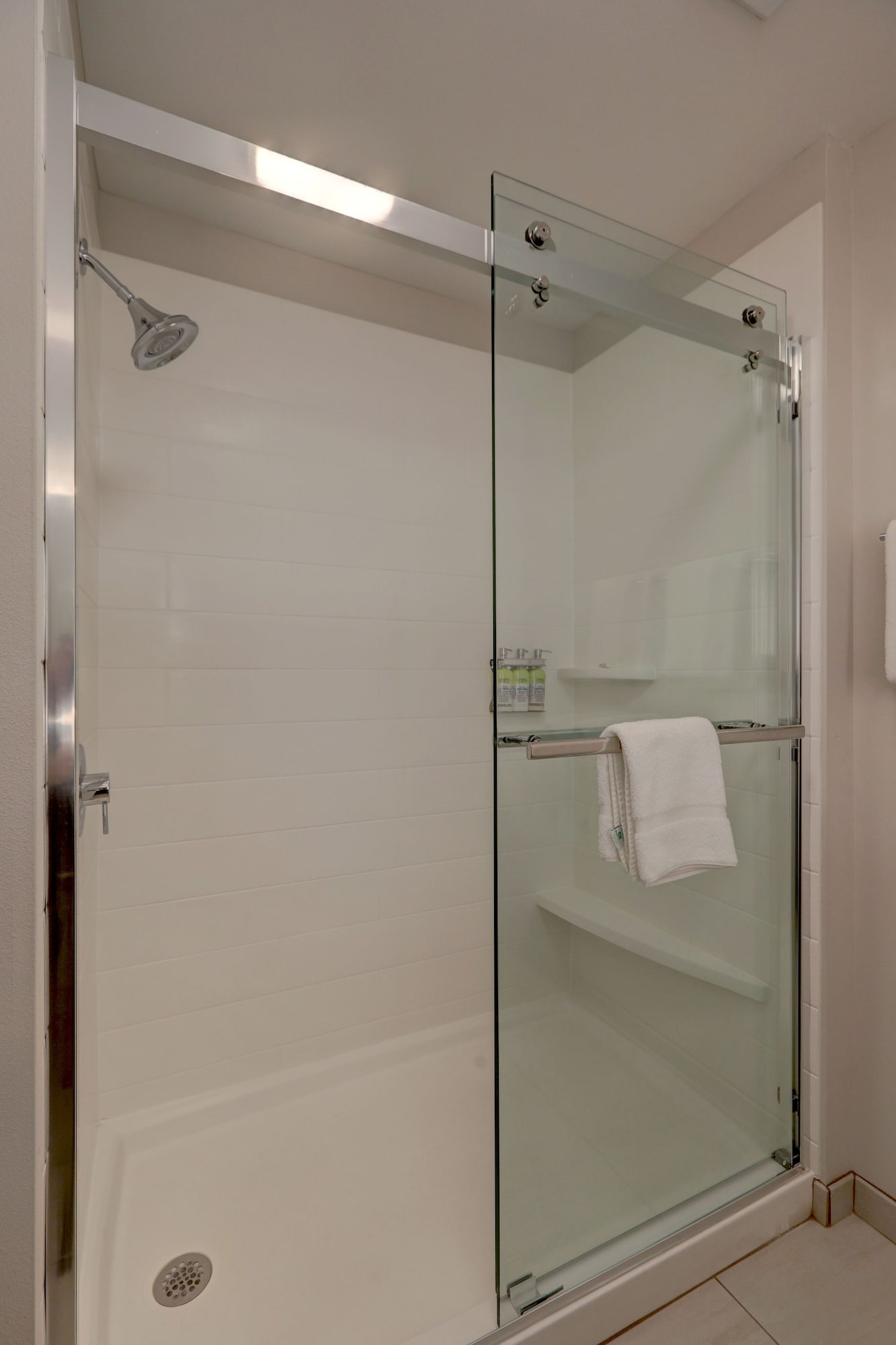 غرفة قياسية بسرير فردي مع أريكة، Holiday Inn Express & Suites Auburn Downtown 3/3