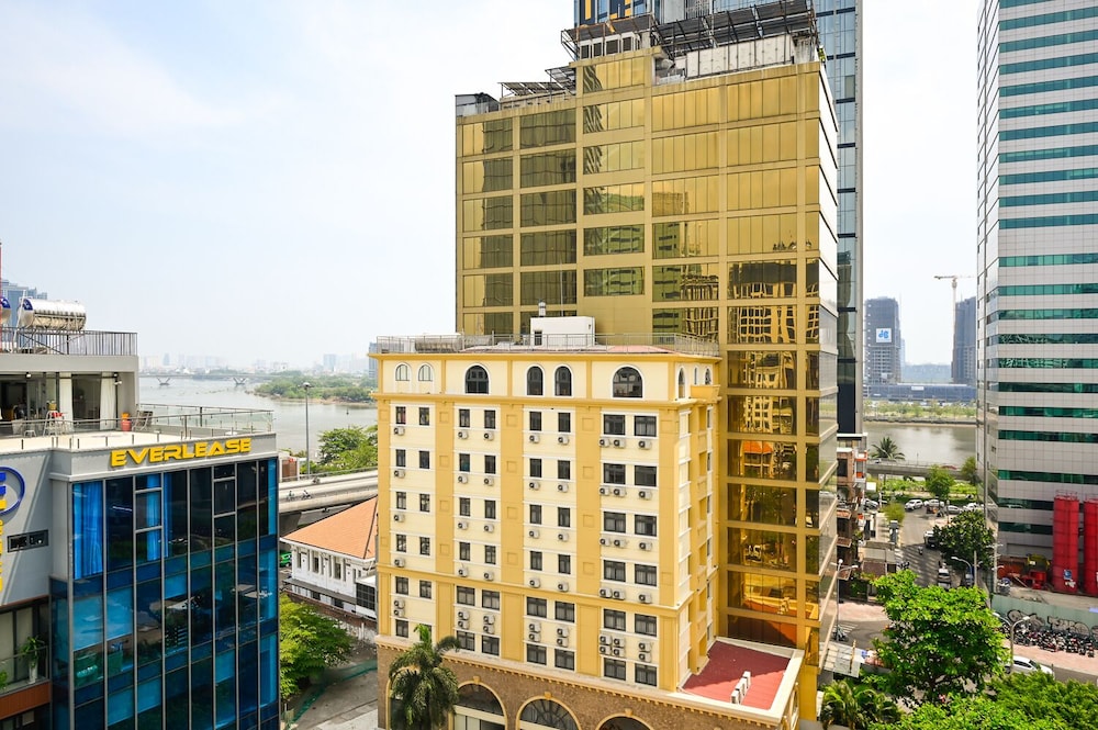 La Opera Saigon Hotel 1/28