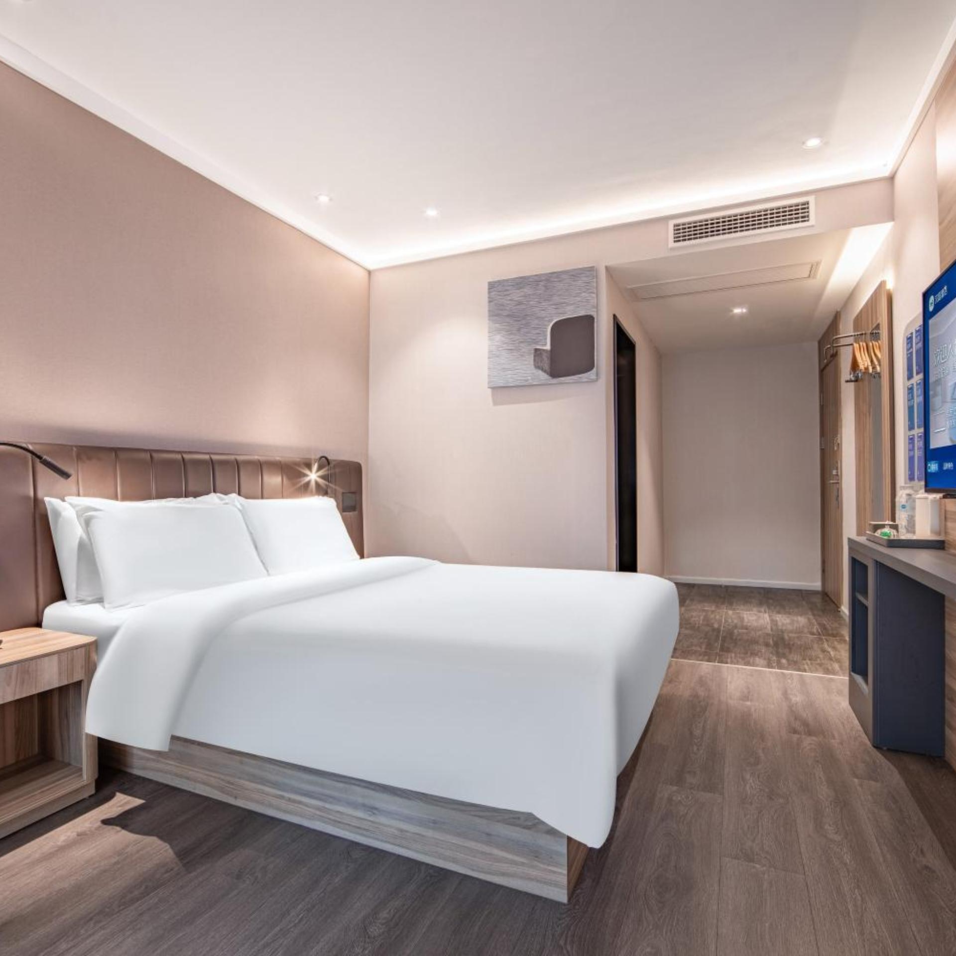 HanTing Premium Hotel (Shanghai Loushanguan Road Subway Station) 13/50